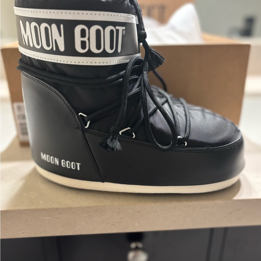Moon Boot Icon Low Nylon in Black